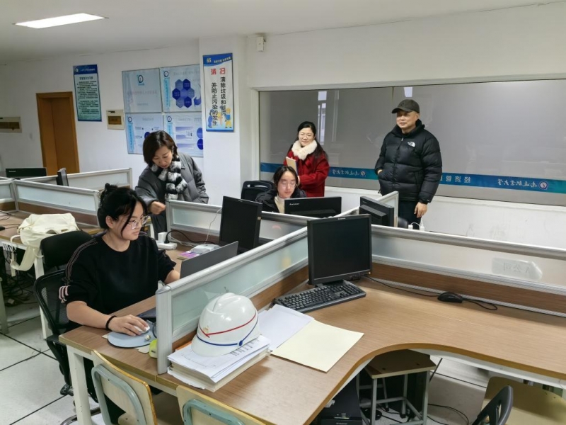 数字财贸学院开展2026年元旦节前实训室安全专项检查筑牢校园安全防线